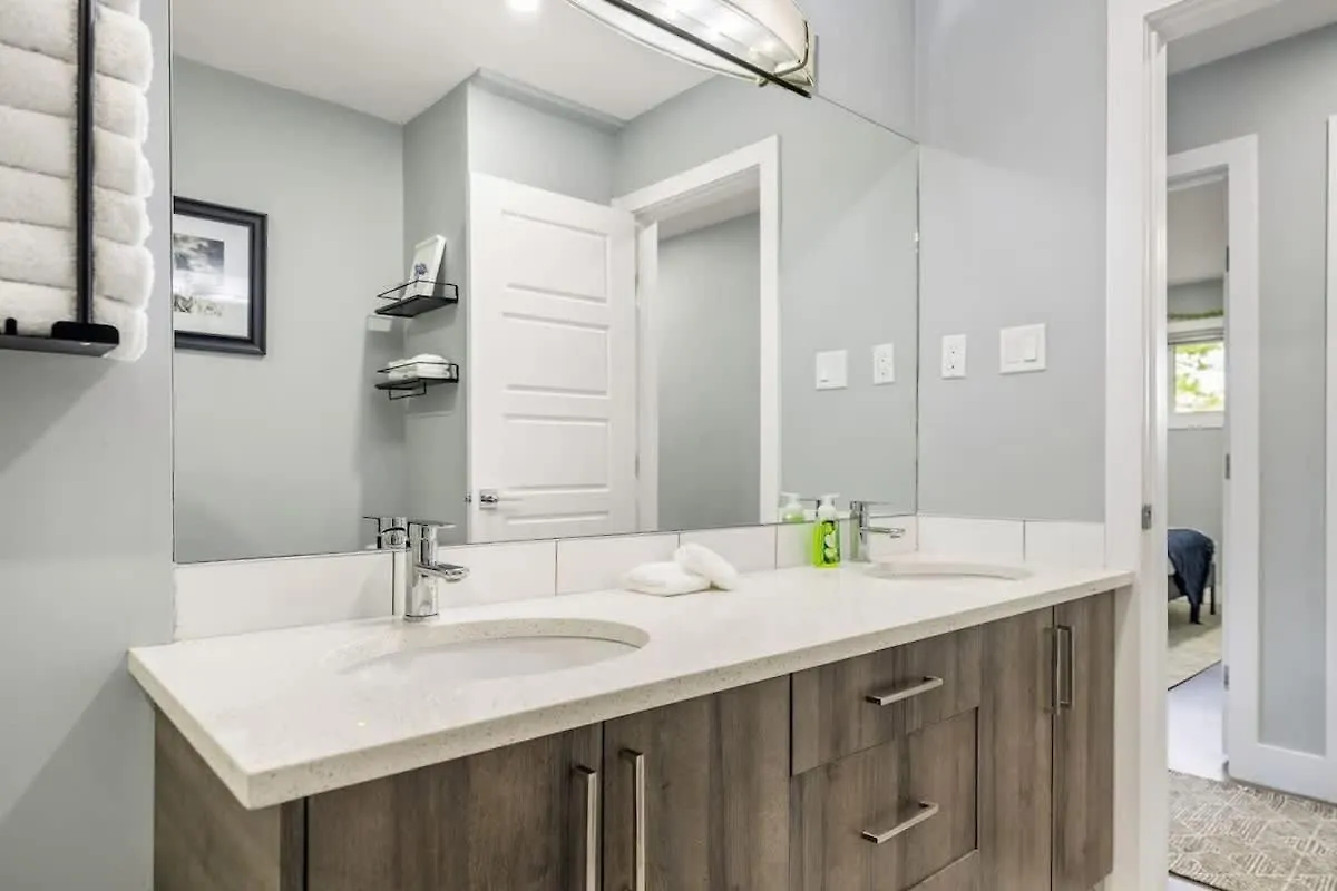 Holiday home The Experience - Pool Hot Tub Theater Games Rm Pub Villa Calgary