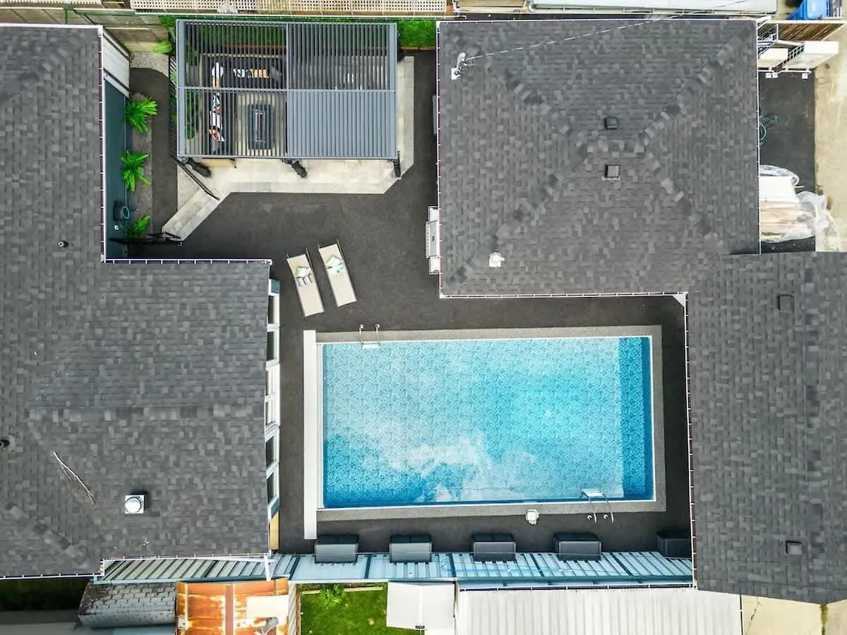 Holiday home The Experience - Pool Hot Tub Theater Games Rm Pub Villa Calgary