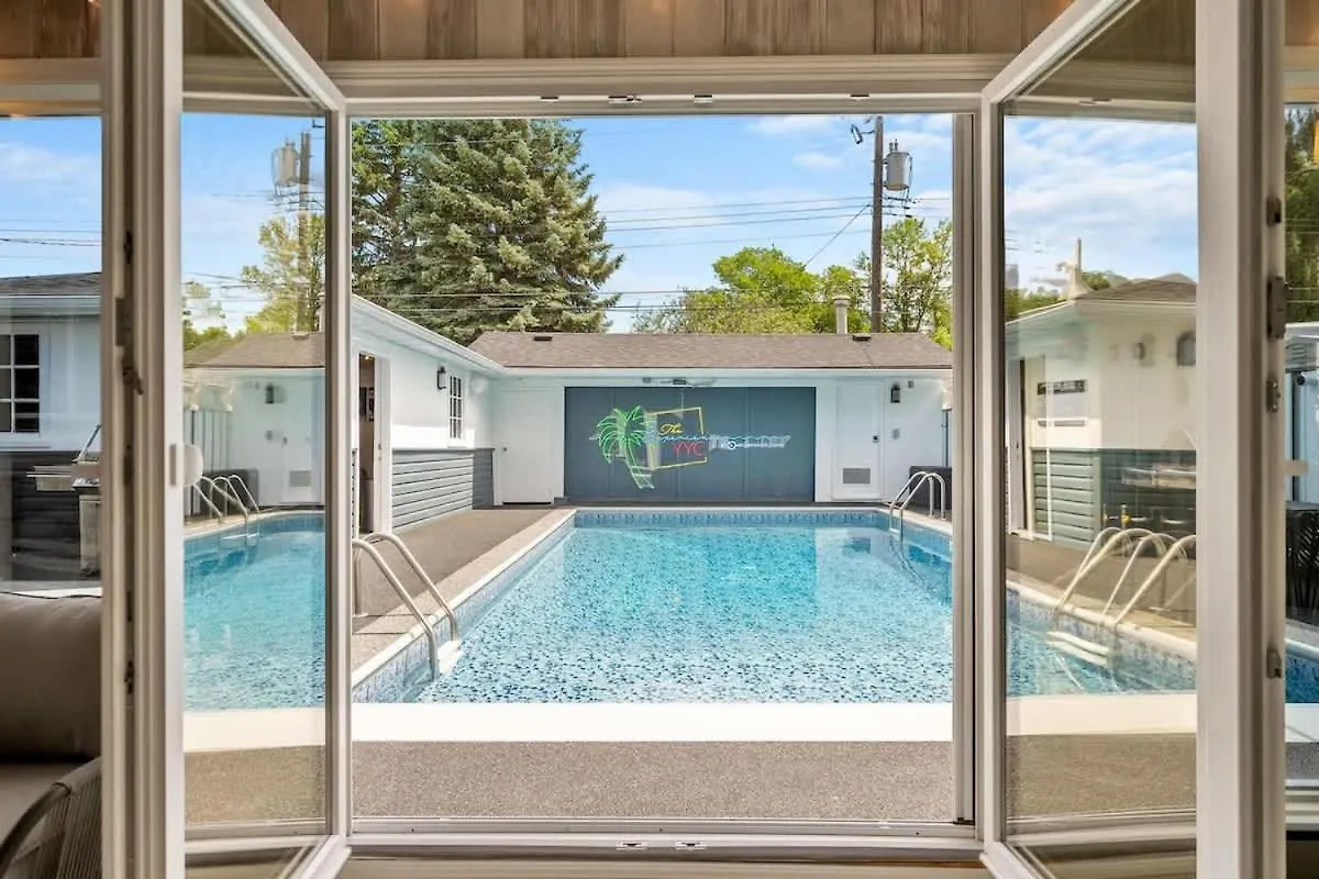 The Experience - Pool Hot Tub Theater Games Rm Pub Villa Calgary